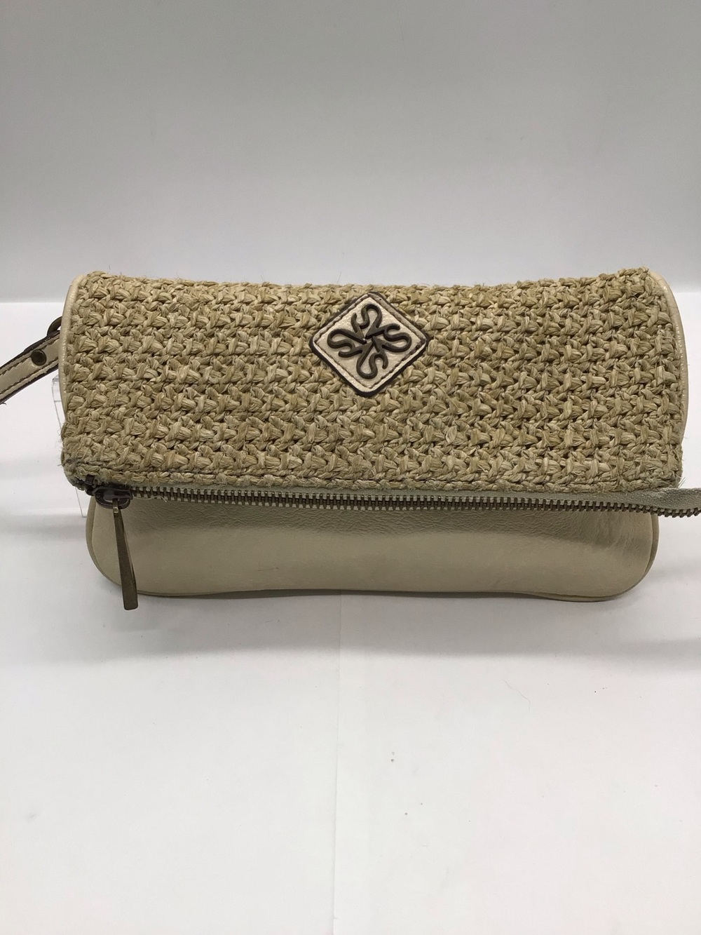 🌼3/$13🌼BUNDLE DEAL! Simply Vera Vera Wang Cream Tweed Wristlet